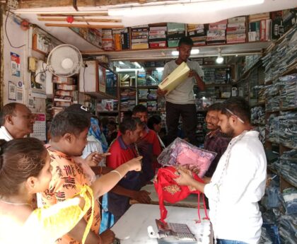 दीपावाली के शुभ मुहूर्त में बाजार में रौनकता