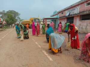 स्वच्छ भारत अभियान के अंतर्गत सामुदायिक स्थलों की साफ-सफाई
