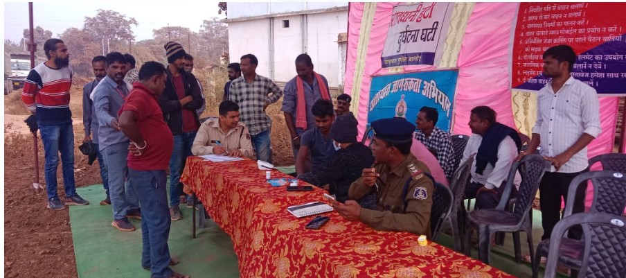 मानपुर चौंक दल्लीराजहरा में चलायी गई सड़क सुरक्षा सप्ताह