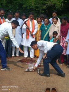 स्वामी आत्मानंद विद्यालय मे बाउंड्रीवॉल निर्माण का भूमि पूजन