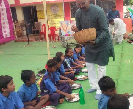 शाला प्रवेश उत्सव आयोजन में बच्चों को कराया गया न्योता भोज